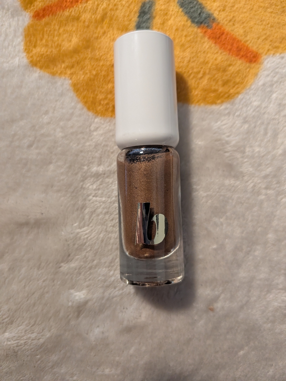 Beautycounter Lid Glow Cream Shadow in a shimmering bronze shade New